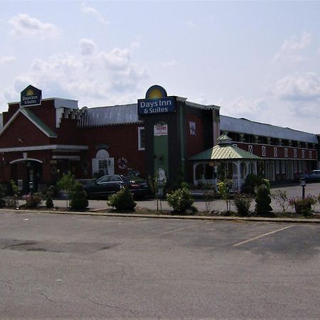 Days Inn & Suites By Wyndham Terre Haute Exteriör bild