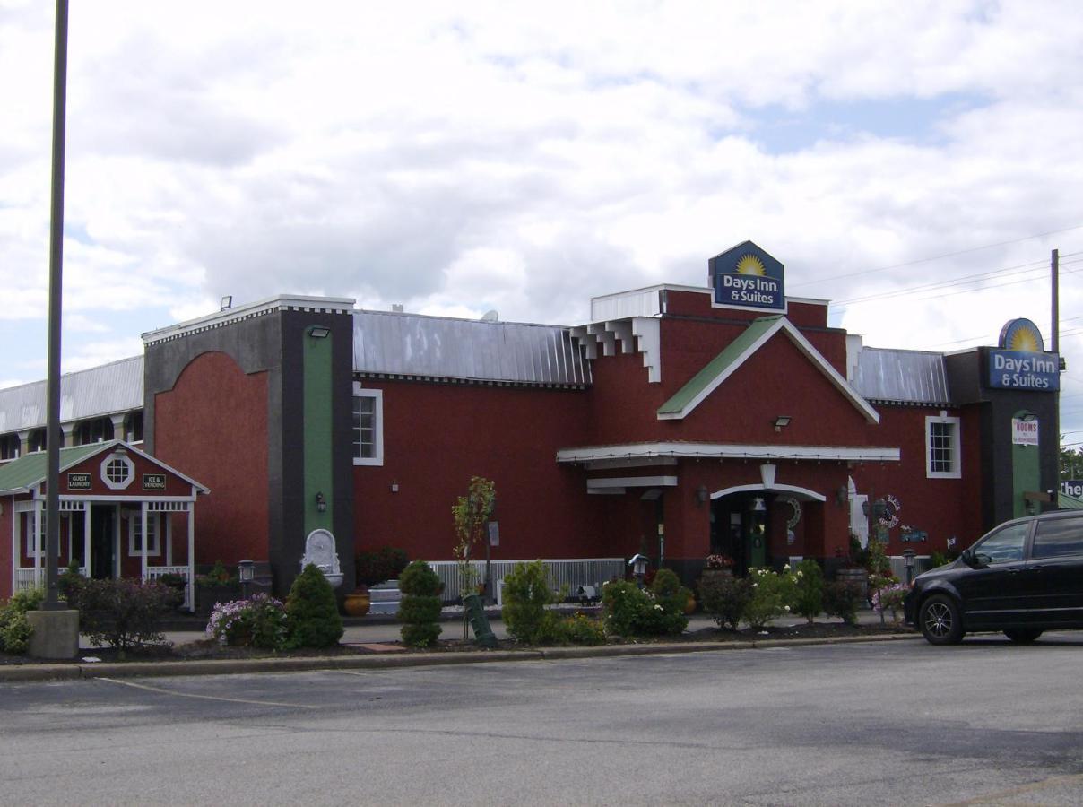 Days Inn & Suites By Wyndham Terre Haute Exteriör bild