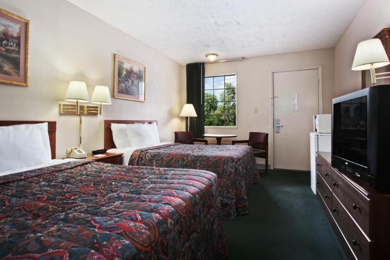 Days Inn & Suites By Wyndham Terre Haute Exteriör bild